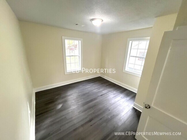 Foto del edificio - 1077 Parkland Rd