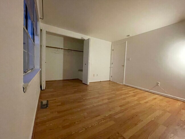 Foto del edificio - 1127 Providence Ct