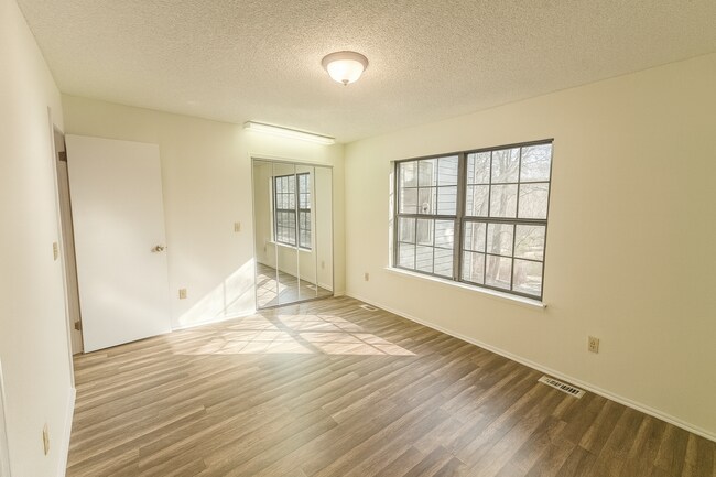 Foto del edificio - 2 Cheshire Dr