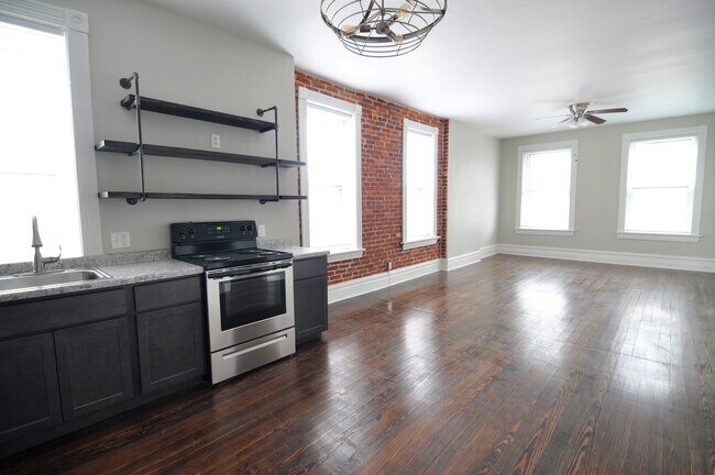 Building Photo - 2711 Arsenal St