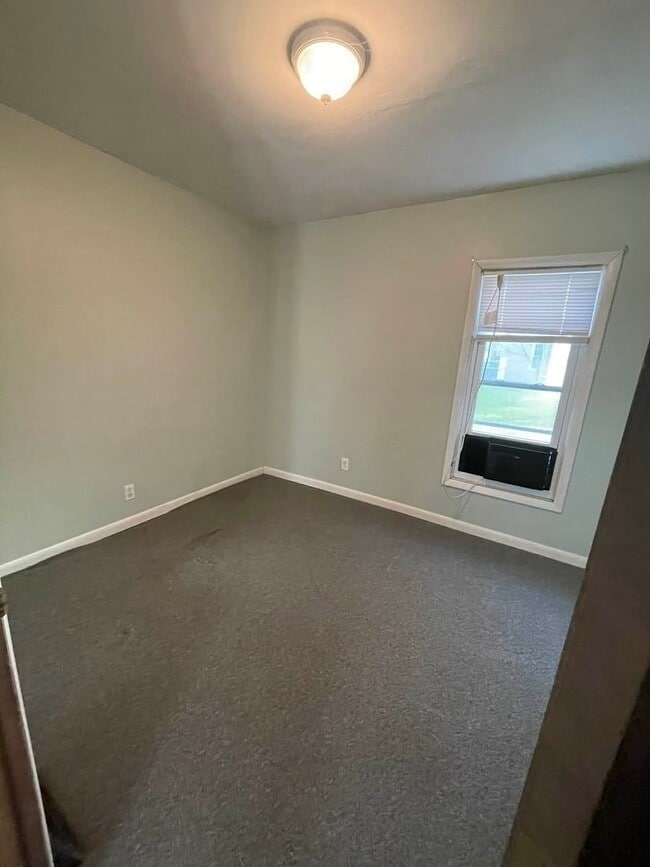 Building Photo - 1104 Anderson Ave