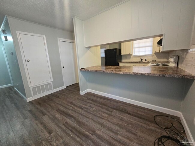 Foto del edificio - 4609 Saufley Field Rd