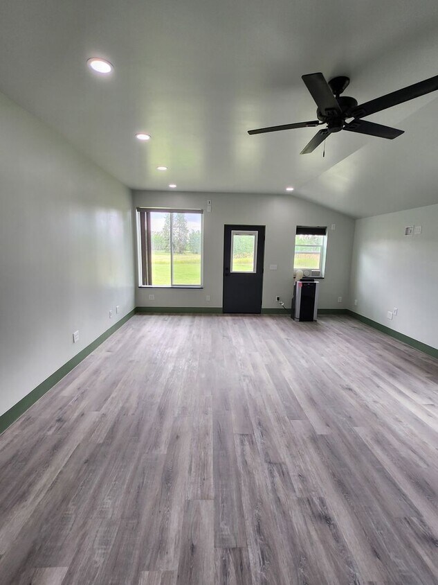 Primary Photo - Awesome single-level studio with ample sto...