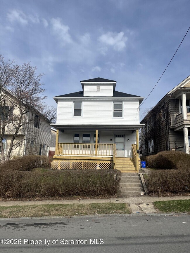 Foto del edificio - 1139 Sanderson Ave