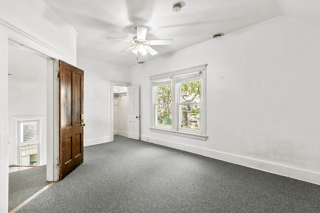 Building Photo - 1008 Garnett Pl
