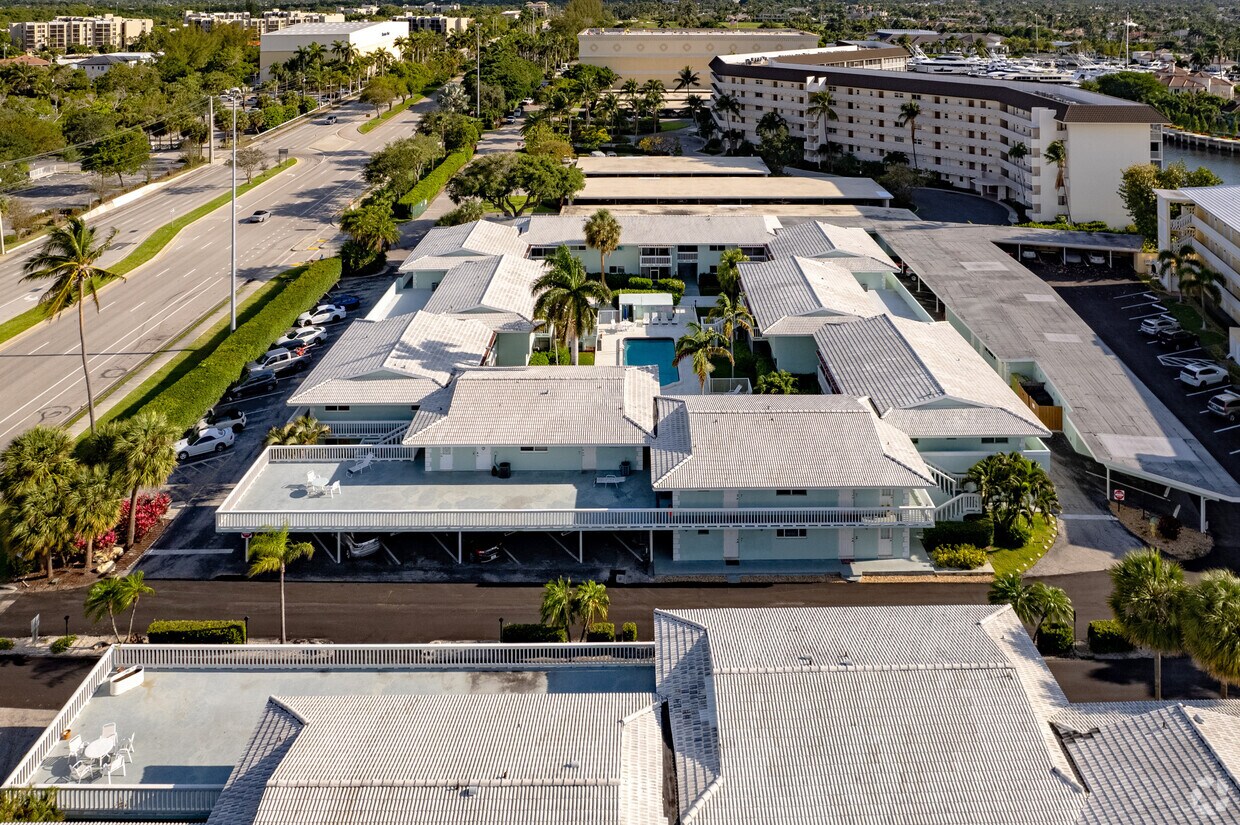 Riverhouse Gardens Apartments in Deerfield Beach, FL