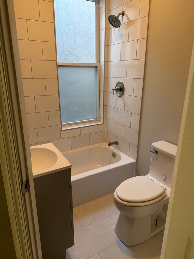 Foto del edificio - 2630 N Bancroft St