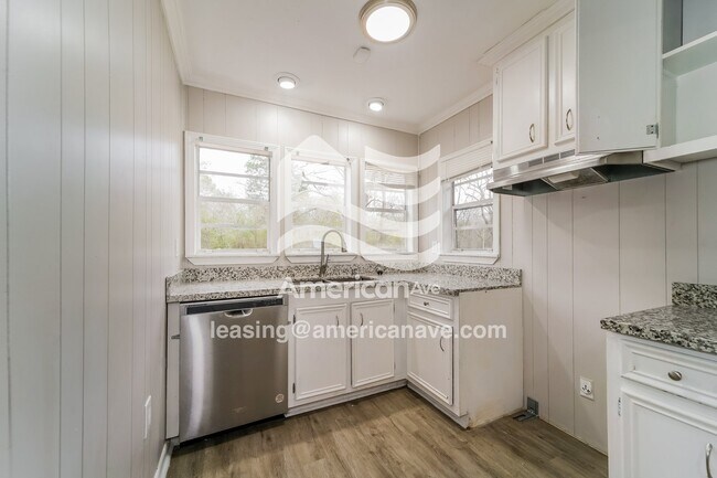 Foto del edificio - 3042 Meadow Forest Dr