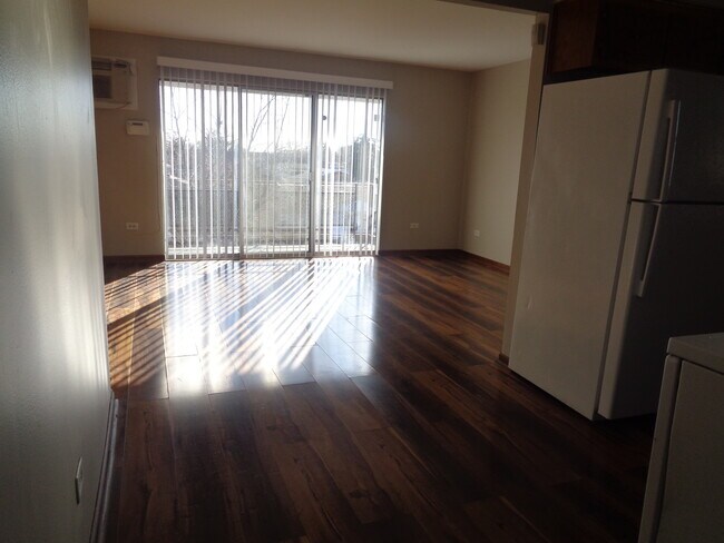 Foto del edificio - 3756 W 120th St