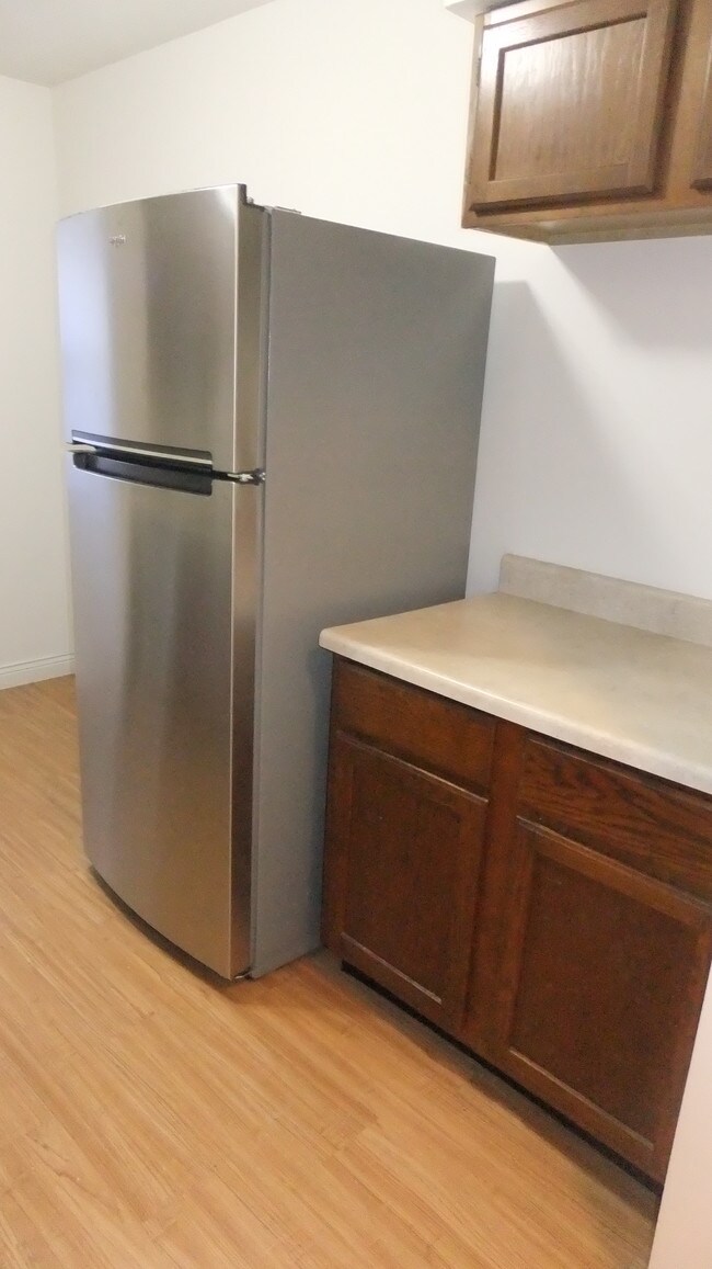 Cocina, refrigerador de acero inoxidable. - 607 W North St