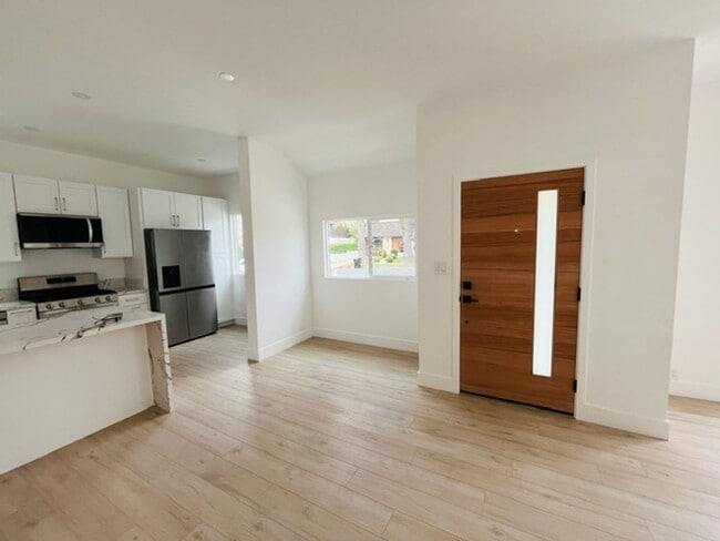 Building Photo - 482 S Hamel Rd