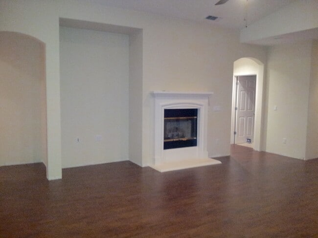 Foto del edificio - 1945 Glenveagh Ln