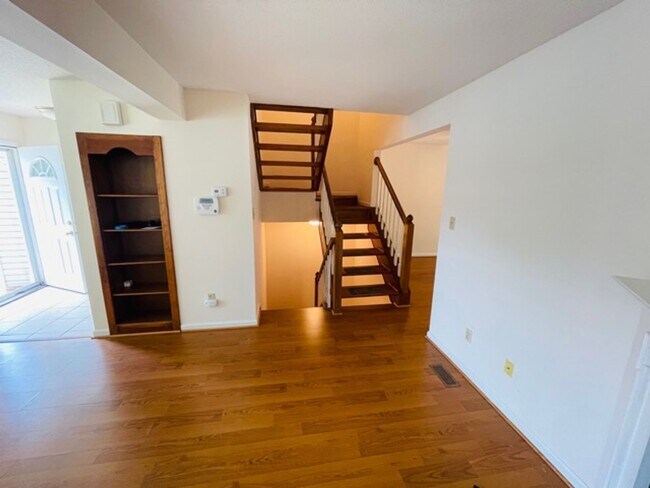 Building Photo - 2BR, 2.5BA with basement townhouse