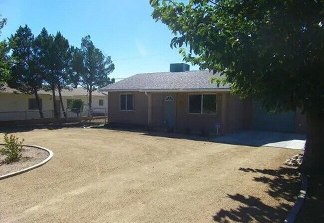 Foto del edificio - 2 Bedroom Home Contact Property Pros