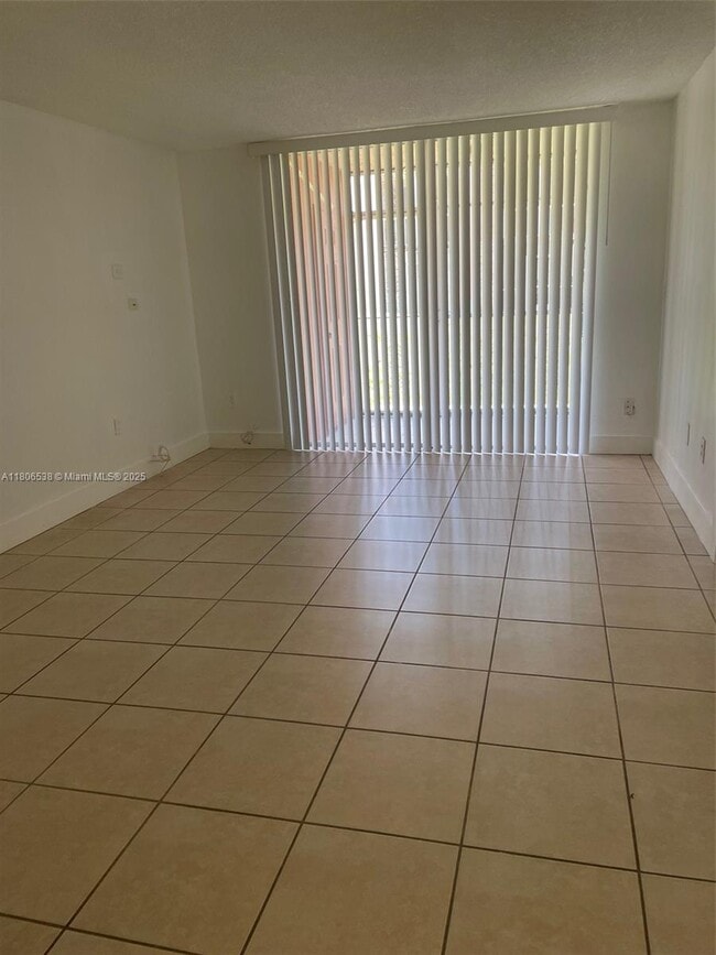 Foto del edificio - 19825 SW 114th Ave