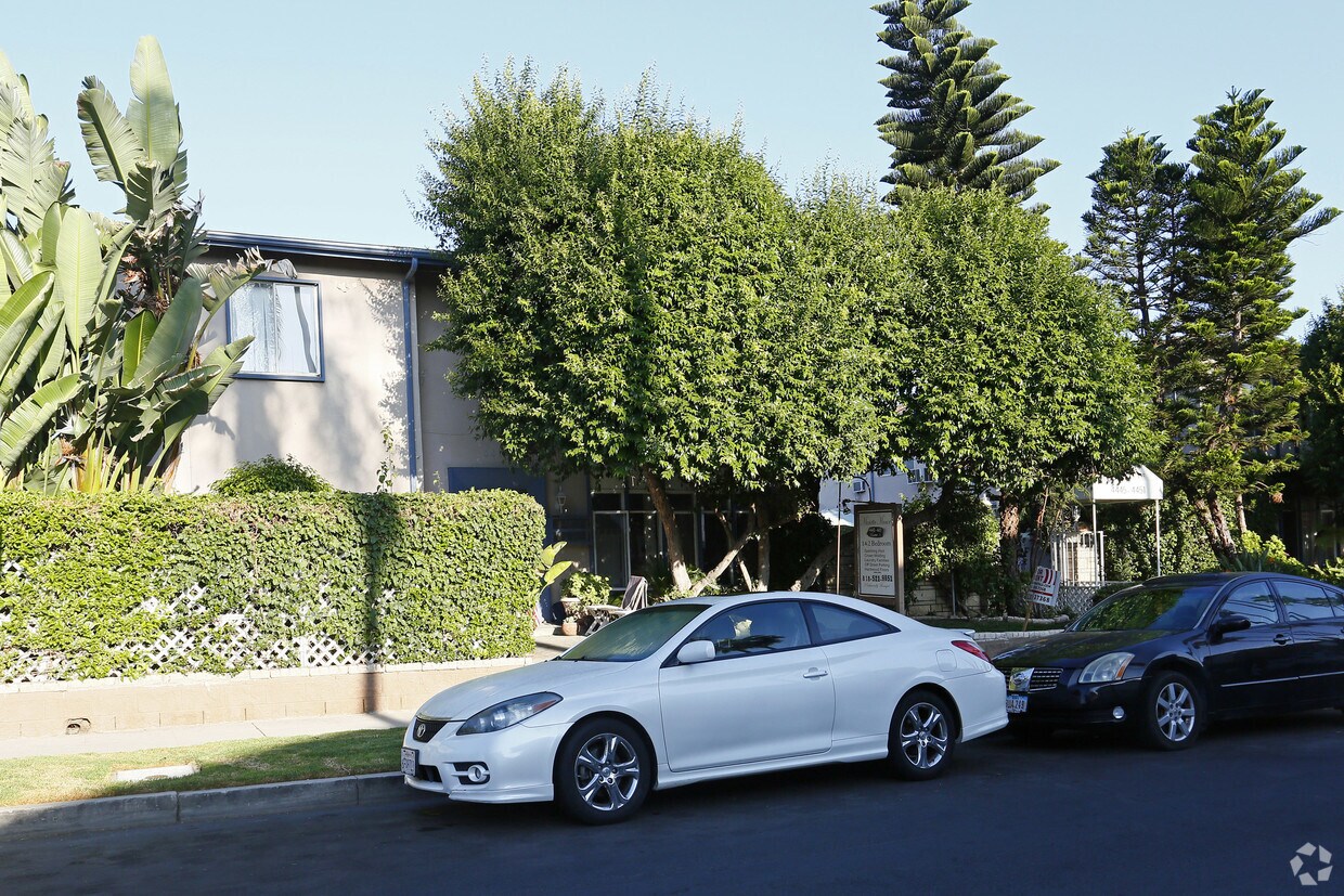 Foto del edificio - 4445-4451 Murietta Ave