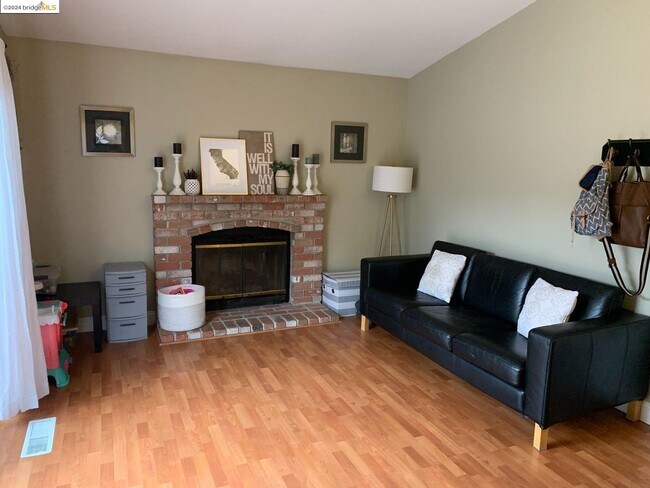 Building Photo - 648 N Regatta Dr