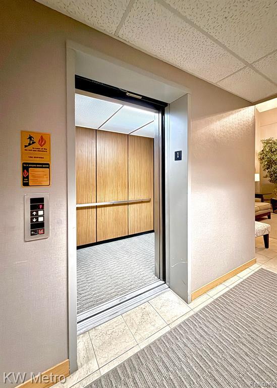 Foto del edificio - 969 GreenView Ct