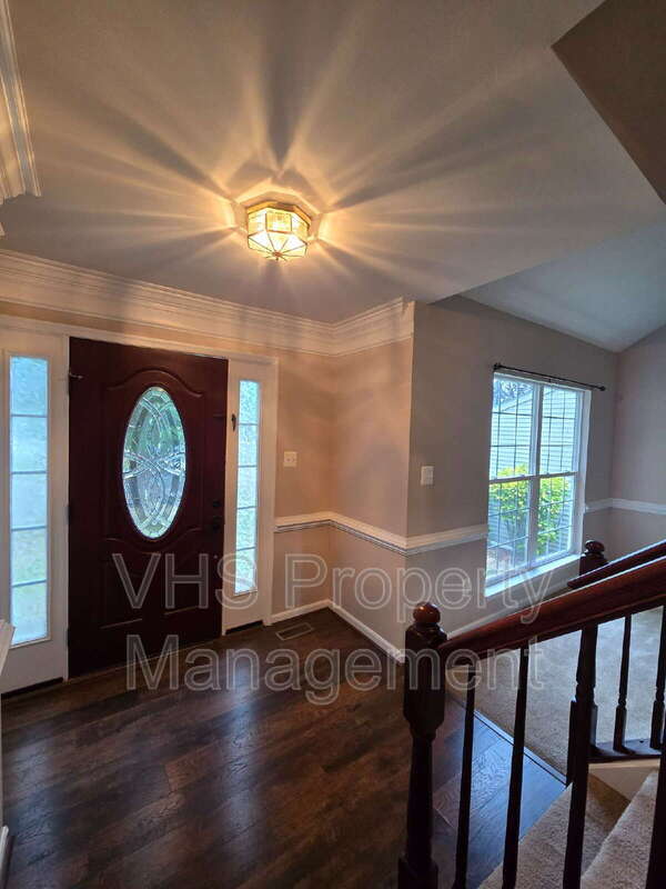 Building Photo - 832 Fox Den Rd