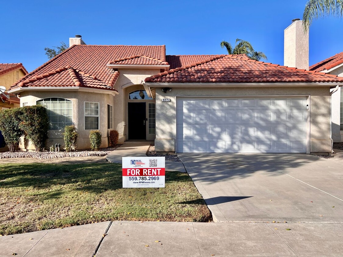 Primary Photo - $2,250 Clovis & Dakota, 3 Bedroom Home - R...