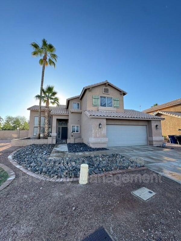 Foto del edificio - 921 N Red Rock St