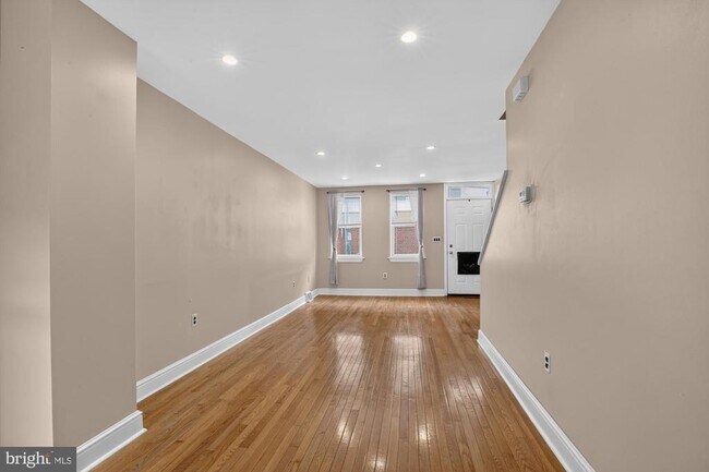 Foto del edificio - 2645 Bainbridge St