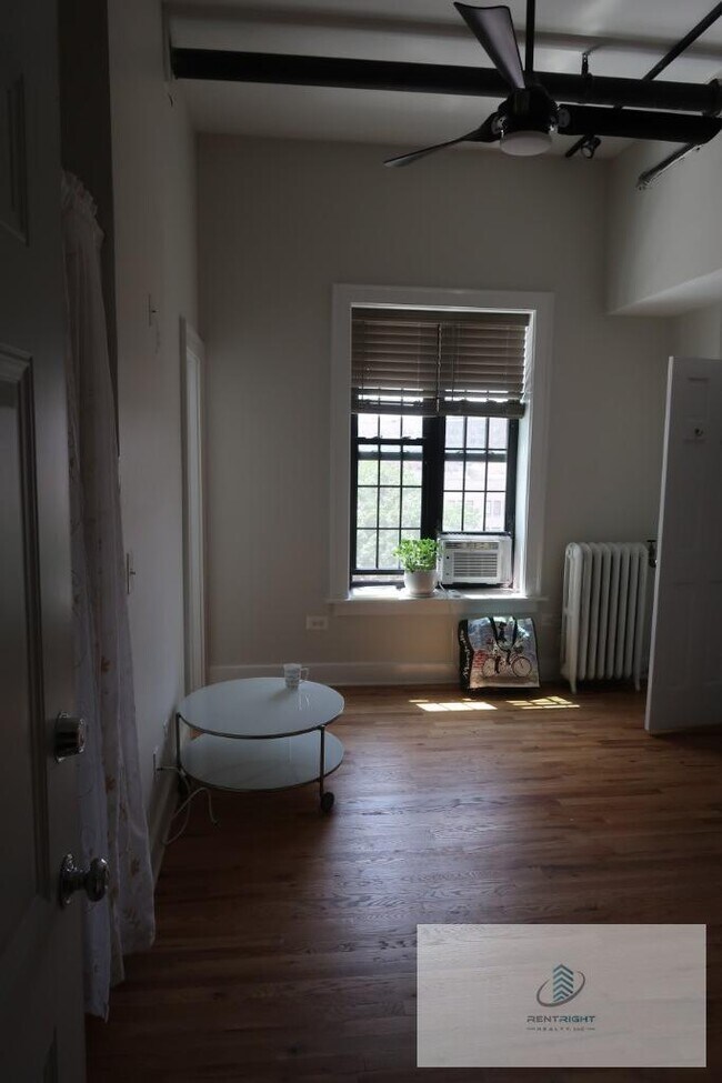 Foto del edificio - 4526 N Sheridan Rd