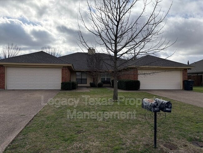 Foto del edificio - 1208 Lindsey Ln