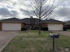 Building Photo - 1208 Lindsey Ln