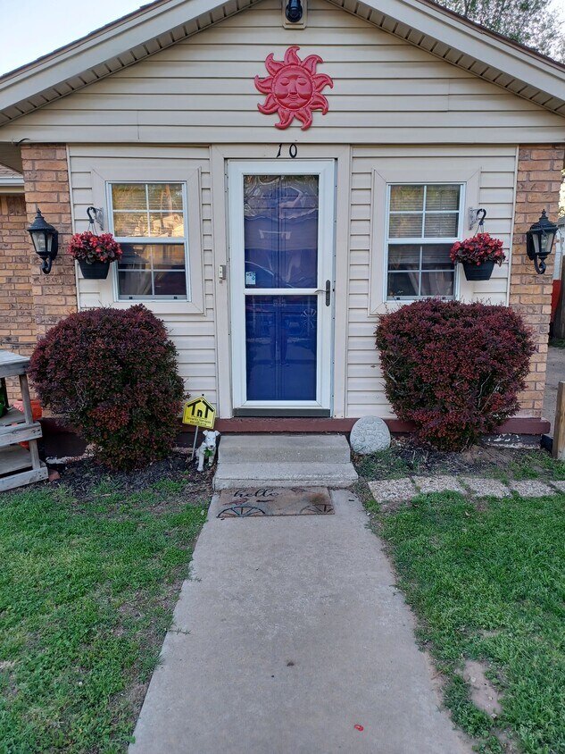 210 N Walnut Ave, Sand Springs, OK 74063 House Rental in Sand Springs