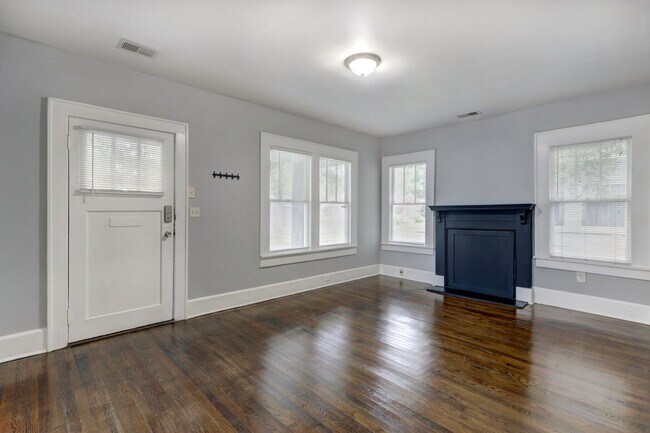 Foto del edificio - Large 3BR/2BA Downtown Home Walking Distan...