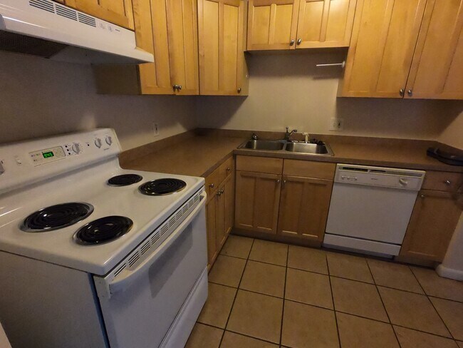 Foto del edificio - Gunbarrel Great 2 bed/2 bath Ground Floor Condo