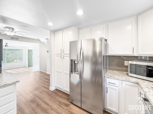 Foto del edificio - Stunning 2B/2.5BA Townhome in Mission Hill...