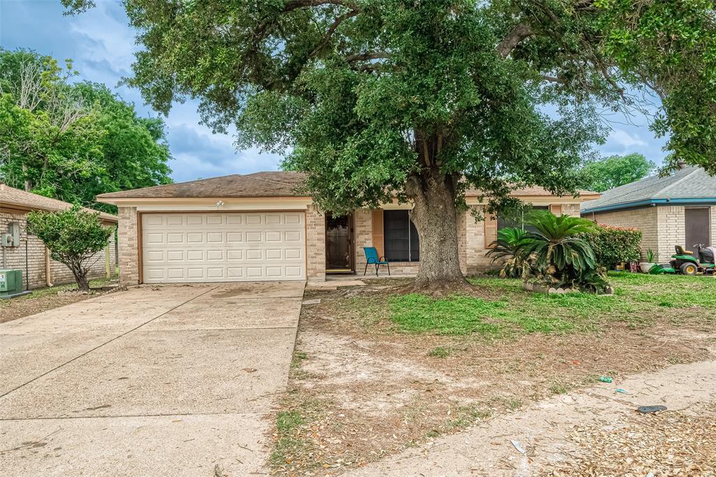 Primary Photo - 8910 Lazy River Ln