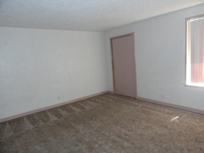 Foto del edificio - Adorable 2 Bedroom 1 Bath Duplex In Lakewood!