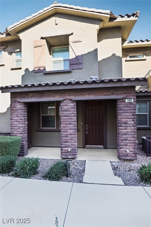 Foto principal - 104 Alamere Falls Dr
