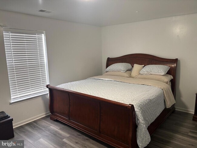Foto del edificio - 811 Falls Lake Dr