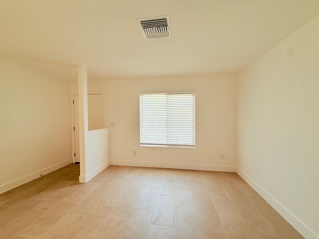 Foto del edificio - AVAILABLE NOW!!! 3 Bed / 2 Bath Duplex in ...