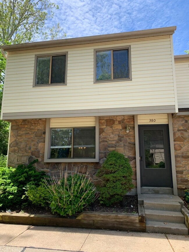 Building Photo - 380 Rose Marie Ct