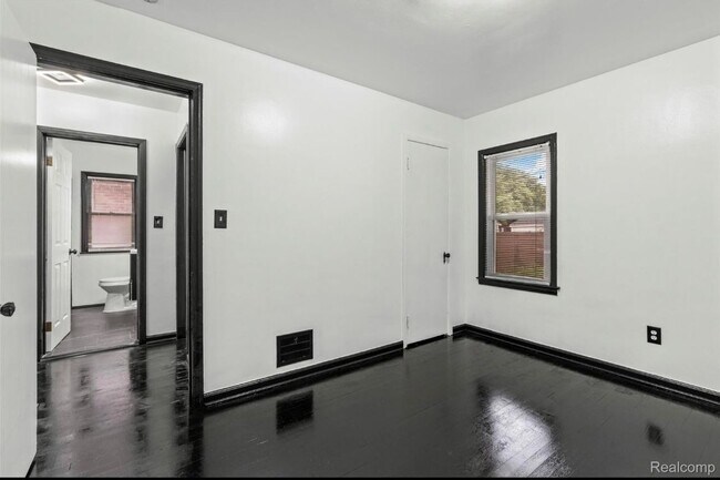 Foto del edificio - 10609 Stratman St