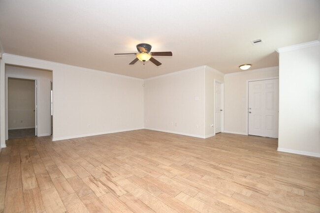 Foto del edificio - 3306 Southern Grove Ln