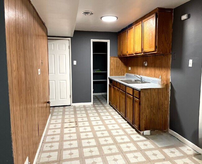 Cocina 16x8 - 509 W 136th Pl