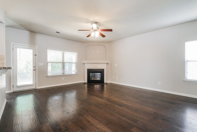 Foto del edificio - 4745 Carnegie Ct