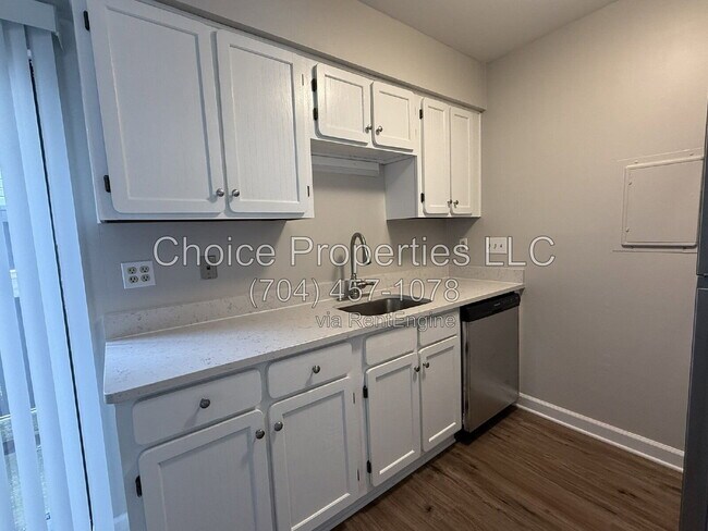 Foto del edificio - 406 W 9th St