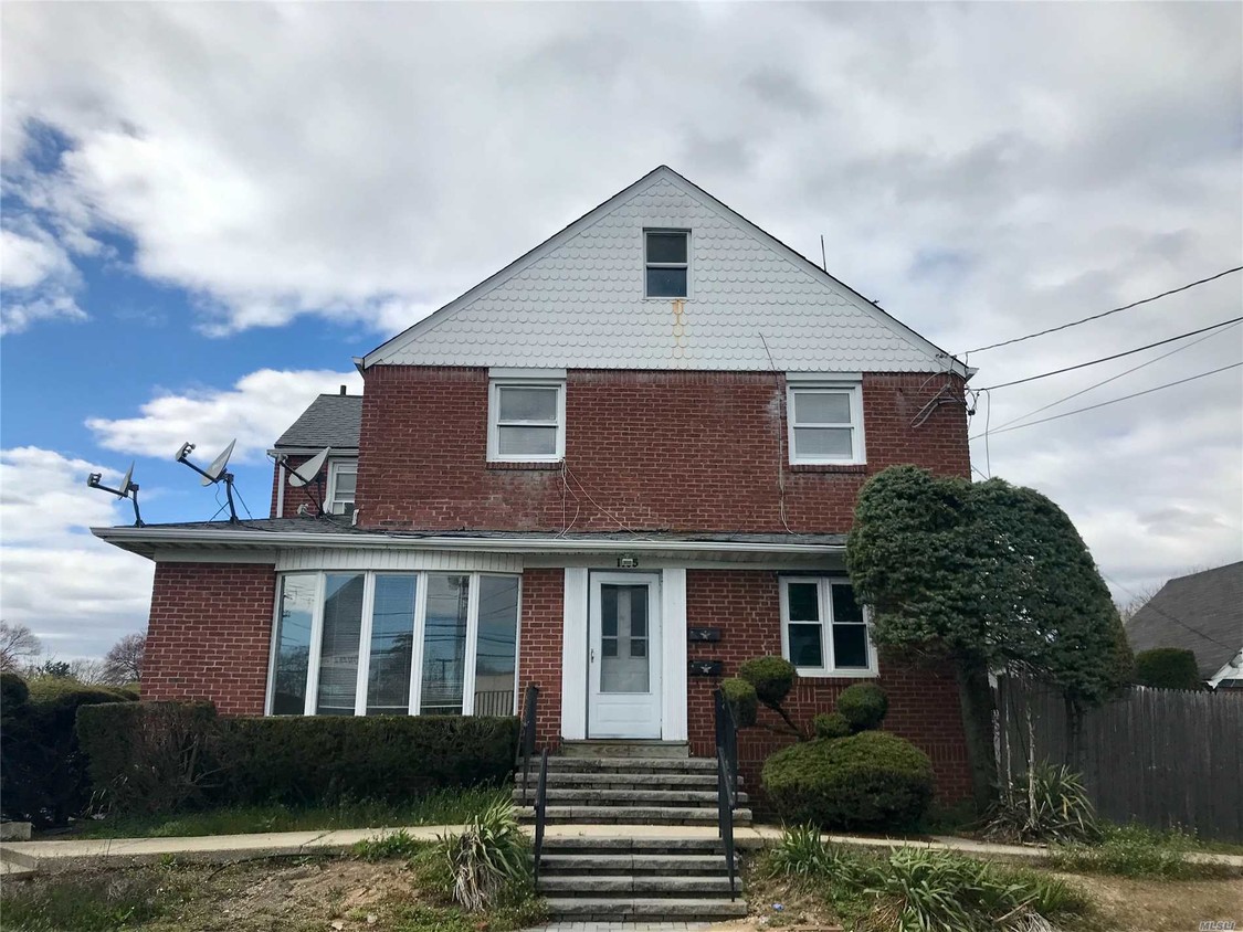 Primary Photo - 1165 Montauk Hwy