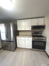 Building Photo - 6 Erin St