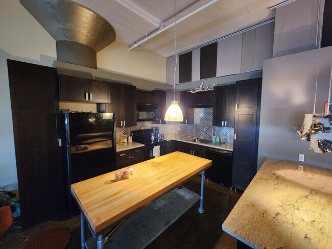 Foto del edificio - Downtown Saint Paul DREAM Loft-  Close to work, coffee, bars, restaurants, and light rail