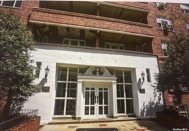 Building Photo - 83-33 Austin St