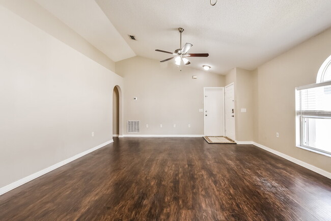 Foto del edificio - 7849 Harbor Bend Cir