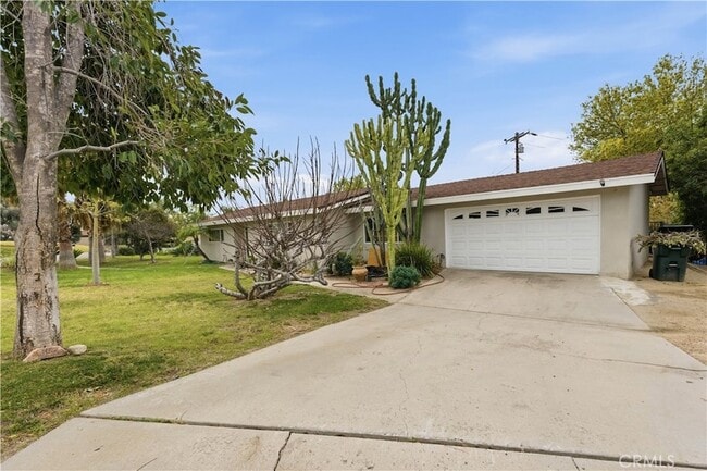 Building Photo - 3920 El Camino Dr